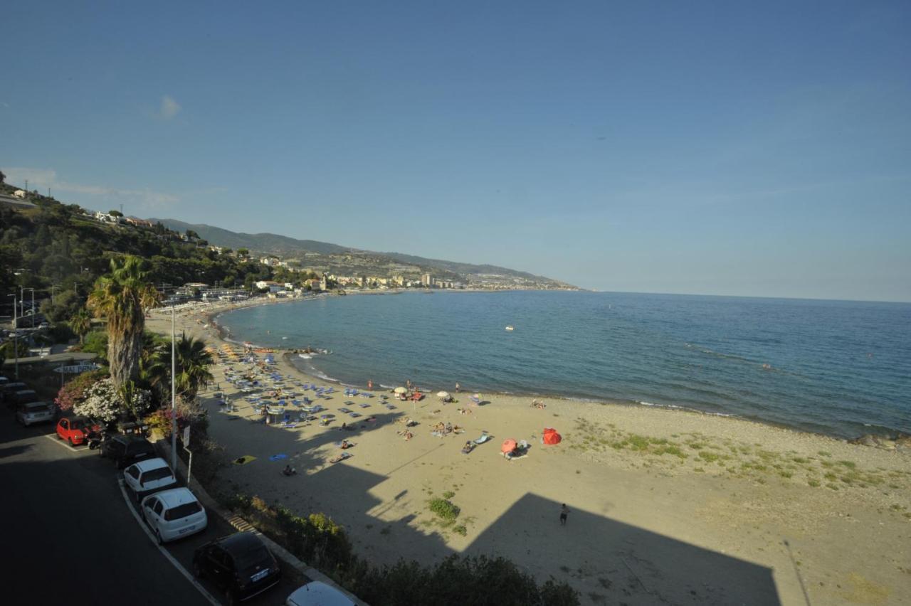 Albero Maestro On Bussana Seaside Appartement San Remo Buitenkant foto